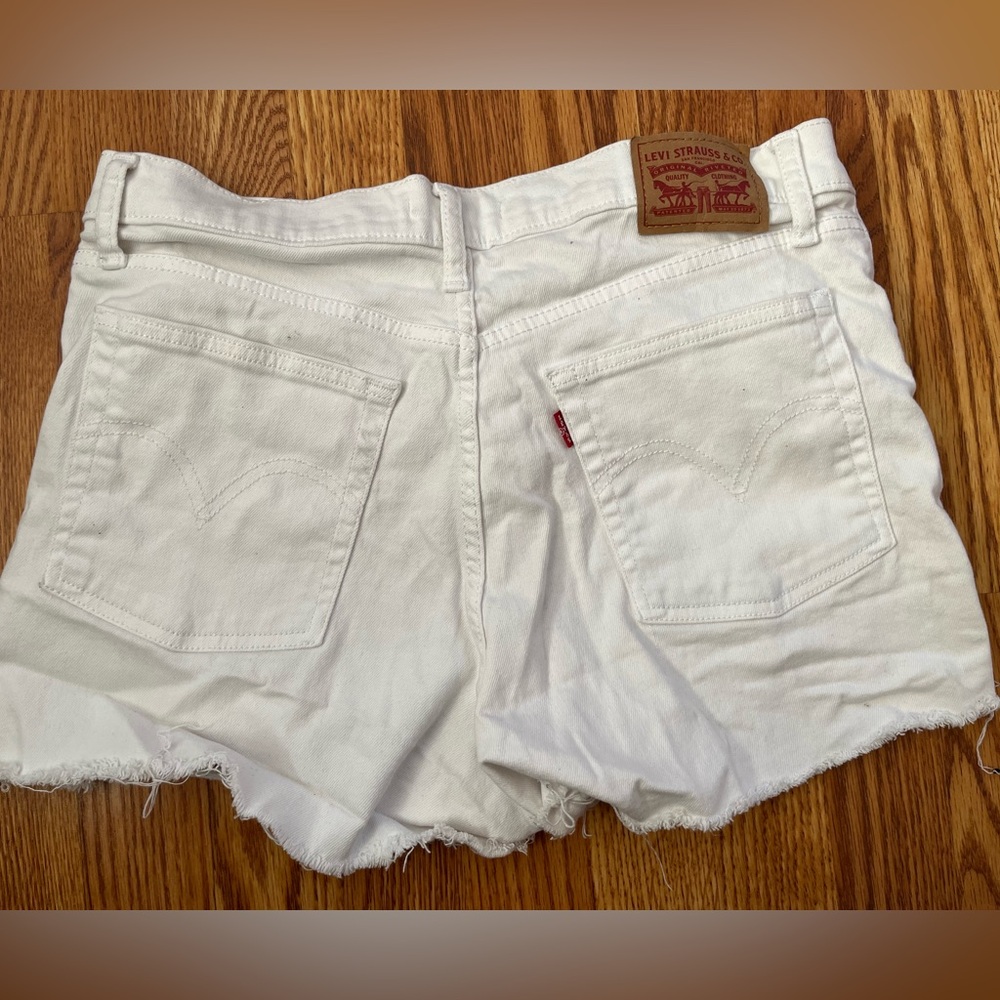 Cute Distressed Levi’s High Rise Shorts - Picture 2 of 3